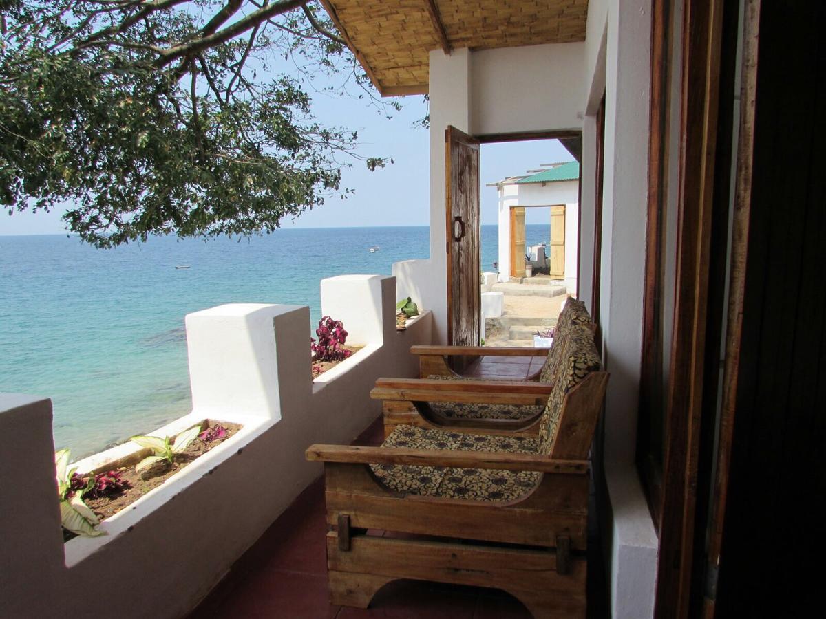Njaya Lodge Nkhata Bay Exterior photo