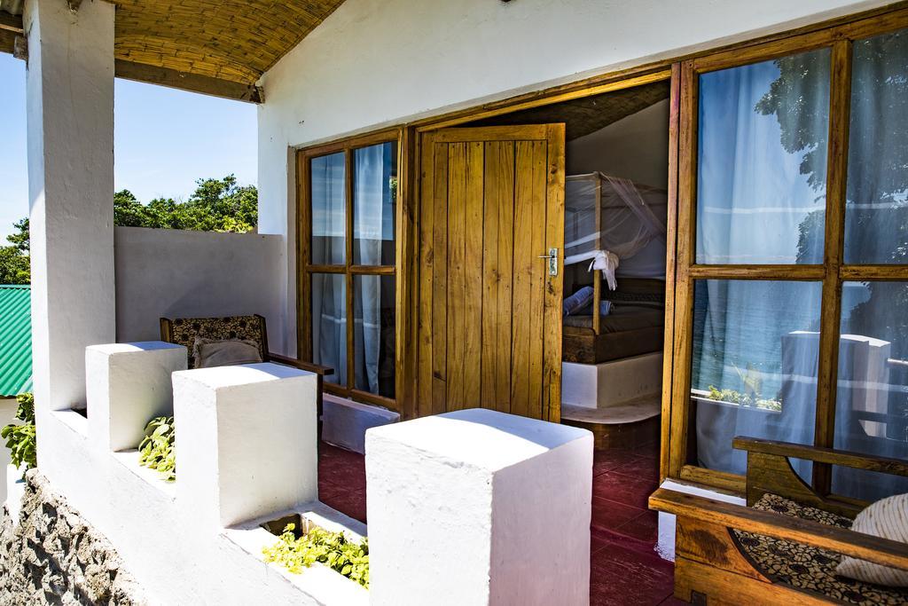 Njaya Lodge Nkhata Bay Exterior photo