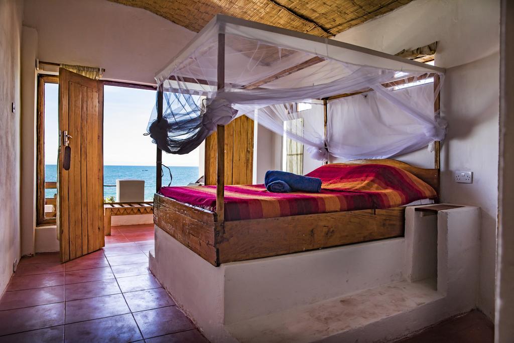 Njaya Lodge Nkhata Bay Exterior photo